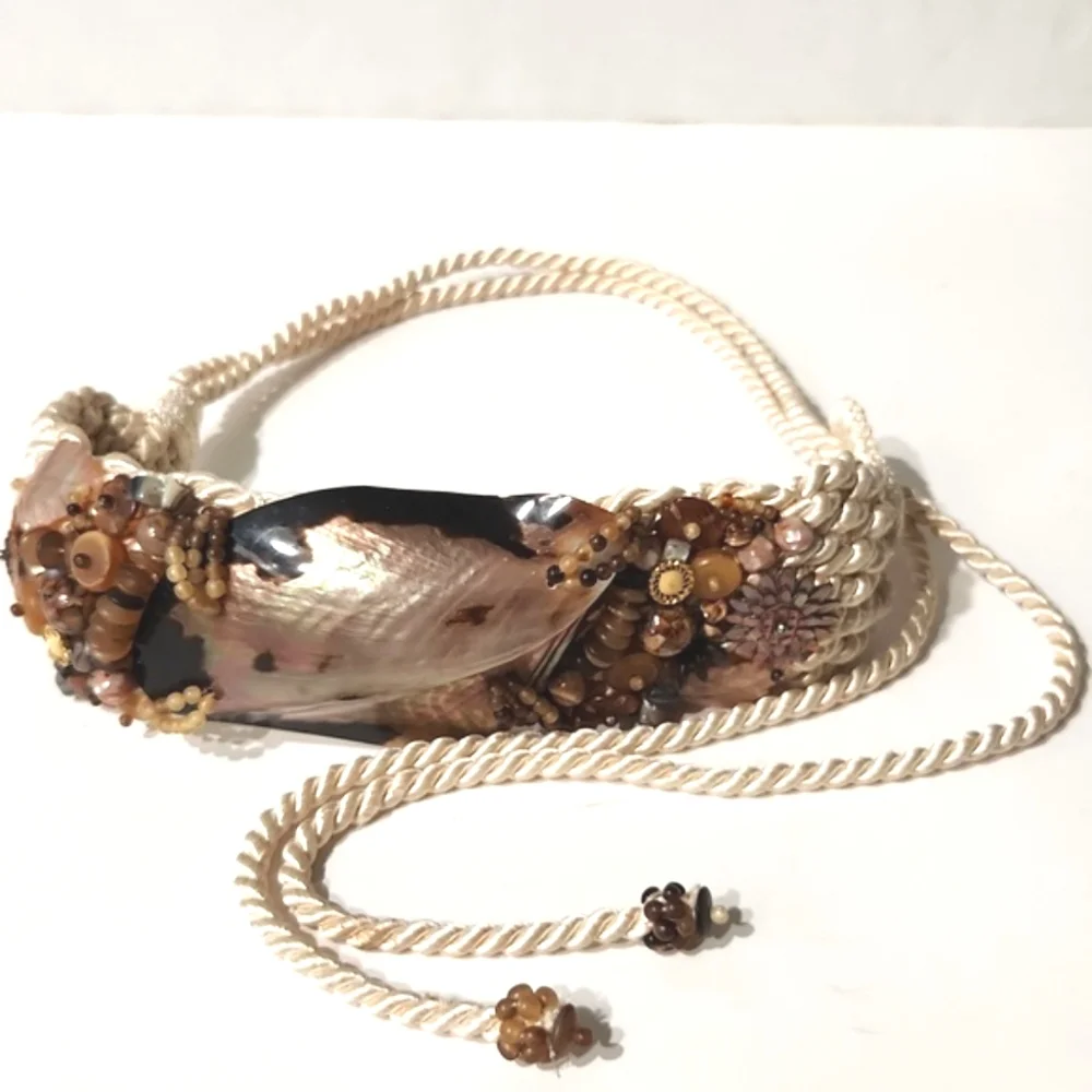 Vintage Stunning Seashell Centerpiece Braided Belt with Beads EUC!